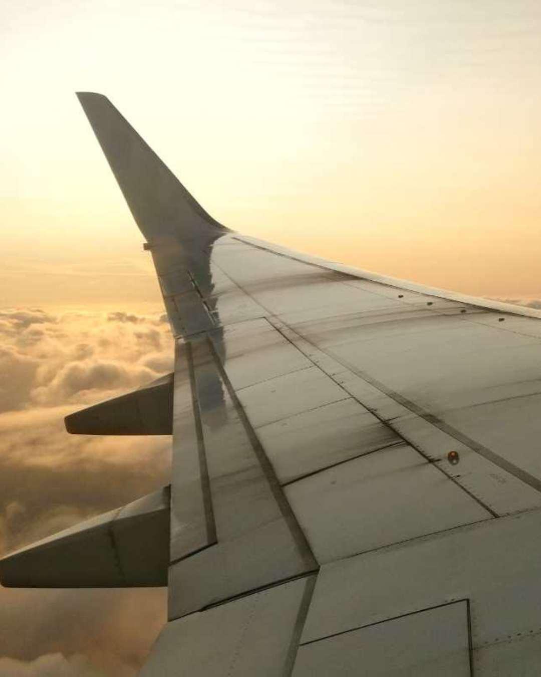 Leave Your Flight Glowing with These Travel Tips